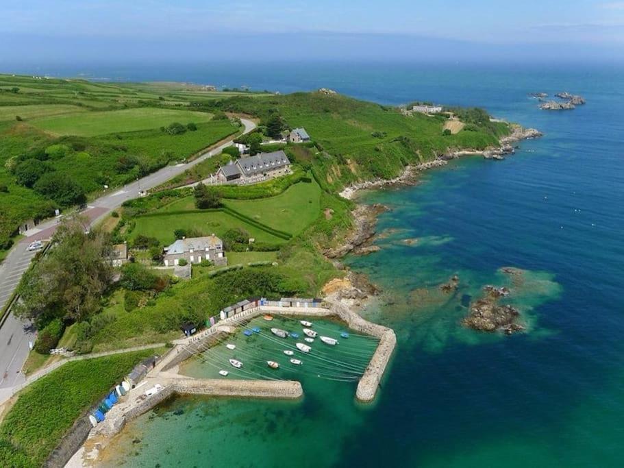 Avec Courette Bord La Hague Port Racine Holiday home *
